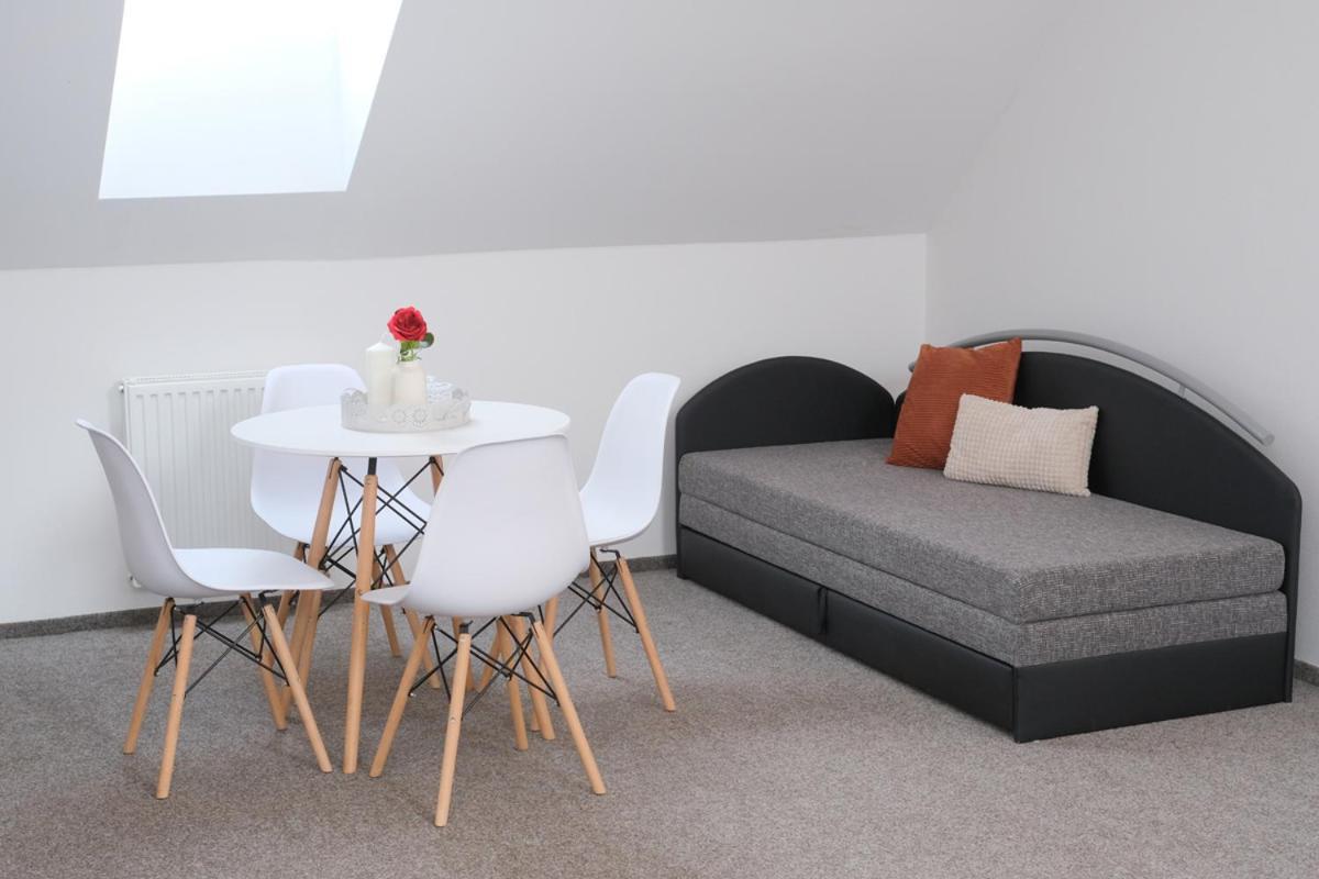Zlatá Koruna Apartmany Na Kovarne Rajov מראה חיצוני תמונה